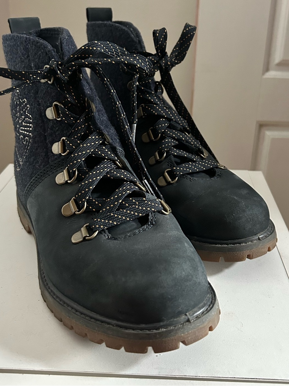 Timberland Women’s Navy Nubuck Wool Panel Lace-Up Boots Size 8 Very Good